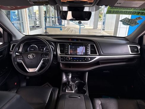 Used 2018 Toyota Highlander Limited AWD/4WD image 12