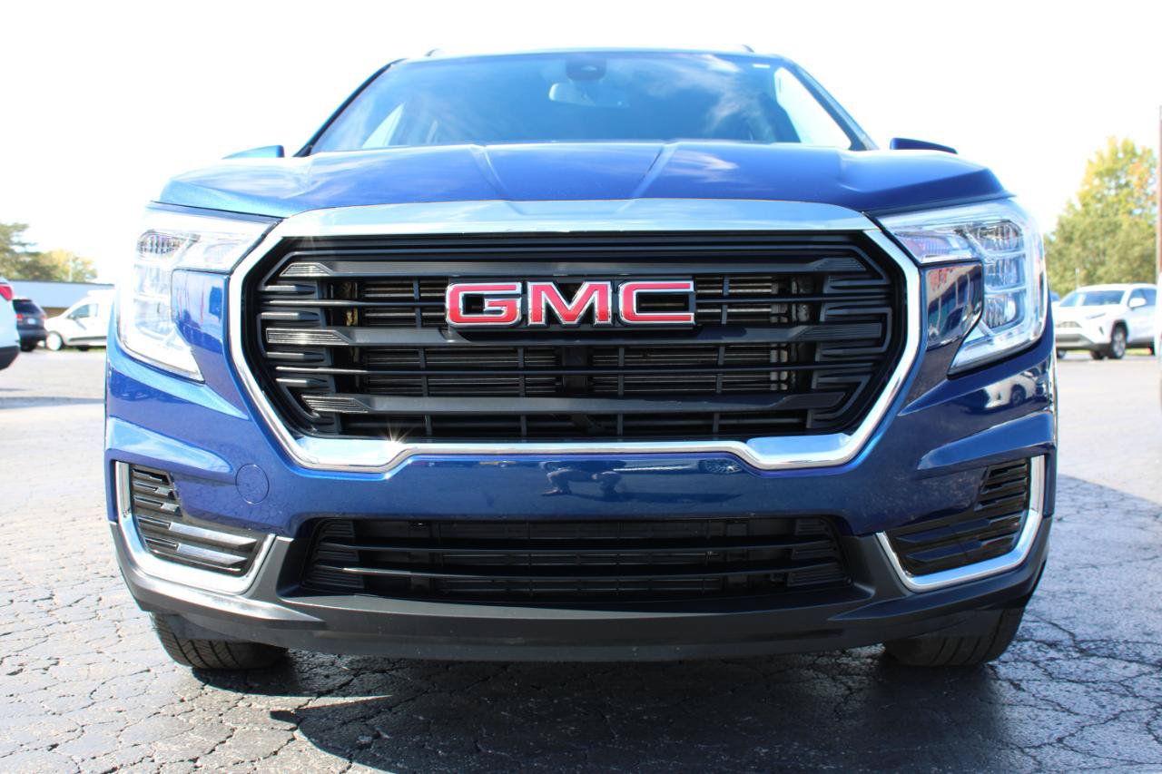 Used 2023 GMC Terrain SLE w/ Driver Convenience Package AWD/4WD image 2