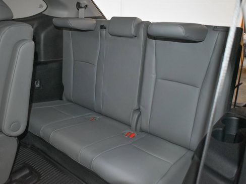 Used 2022 Toyota Highlander XLE image 25