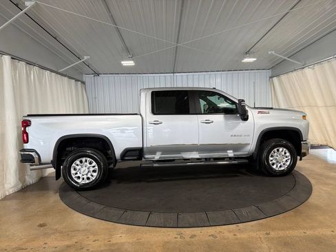 Certified 2022 Chevrolet Silverado 3500 LT w/ Convenience Package AWD/4WD image 10