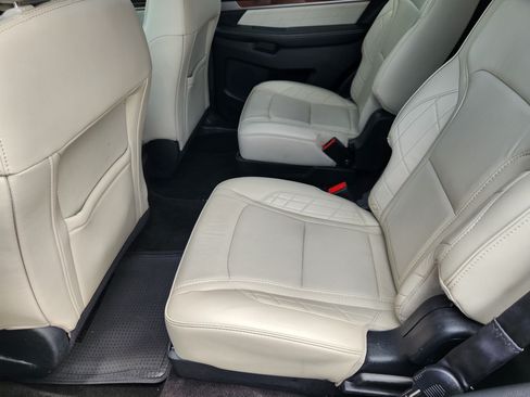 Used 2018 Ford Explorer Platinum AWD/4WD image 31