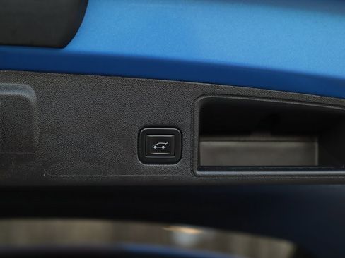 Used 2024 GMC Terrain SLE w/ Driver Convenience Package image 25