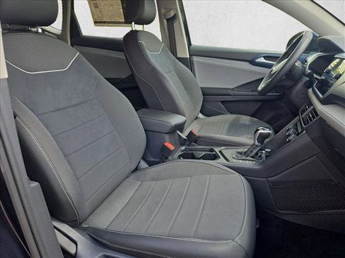 Used 2024 Volkswagen Taos SE image 18