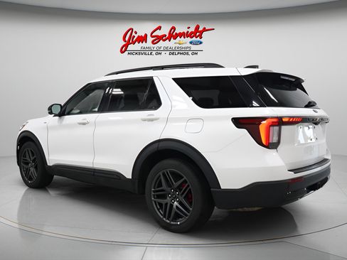 Used 2025 Ford Explorer ST-Line w/ ST-Line Street Pack AWD/4WD image 2