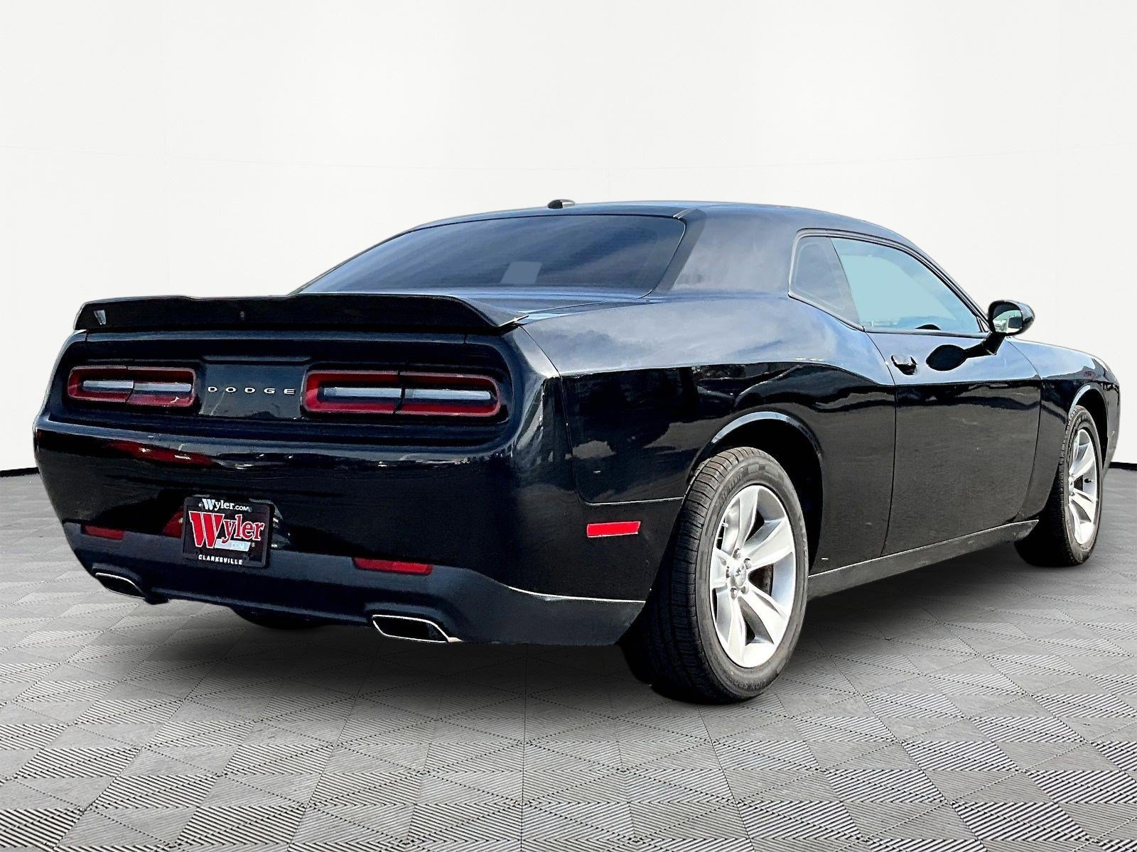 Used 2021 Dodge Challenger SXT RWD image 6
