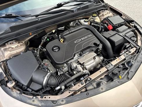Used 2018 Chevrolet Malibu LT w/ Driver Confidence Package FWD image 41
