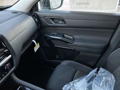 New 2026 Nissan Pathfinder SV image 37