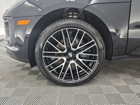 Certified 2022 Porsche Macan AWD/4WD image 28