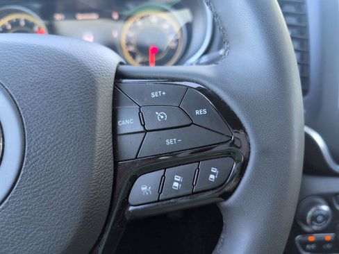 Used 2023 Jeep Cherokee Altitude Lux image 24