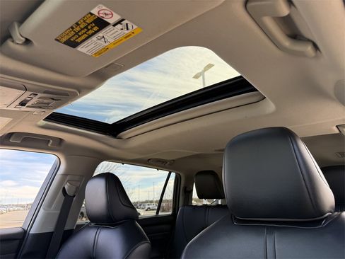 Used 2024 Toyota Highlander XLE image 26