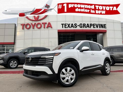 Used 2025 Nissan Kicks SV image 1