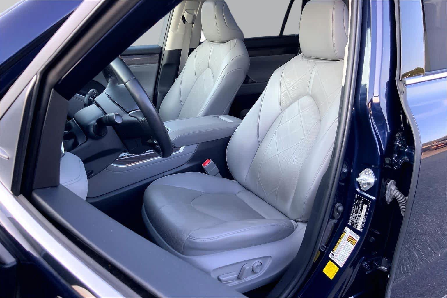 Used 2022 Toyota Highlander Platinum AWD/4WD image 7