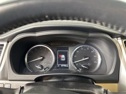 Used 2017 Toyota Highlander Limited image 17