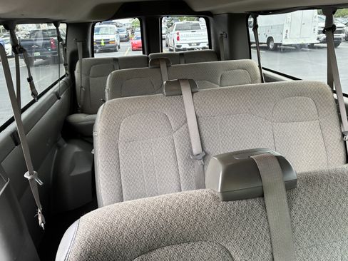Used 2025 Chevrolet Express 3500 LT w/ LT Preferred Equipment Group RWD image 17