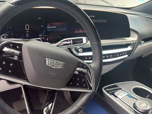 Used 2024 Cadillac Lyriq Luxury RWD image 8