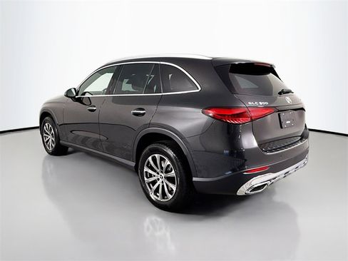 Used 2025 Mercedes-Benz GLC 300 4MATIC image 3