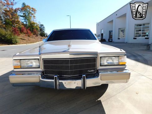 Used 1991 Cadillac Brougham image 3
