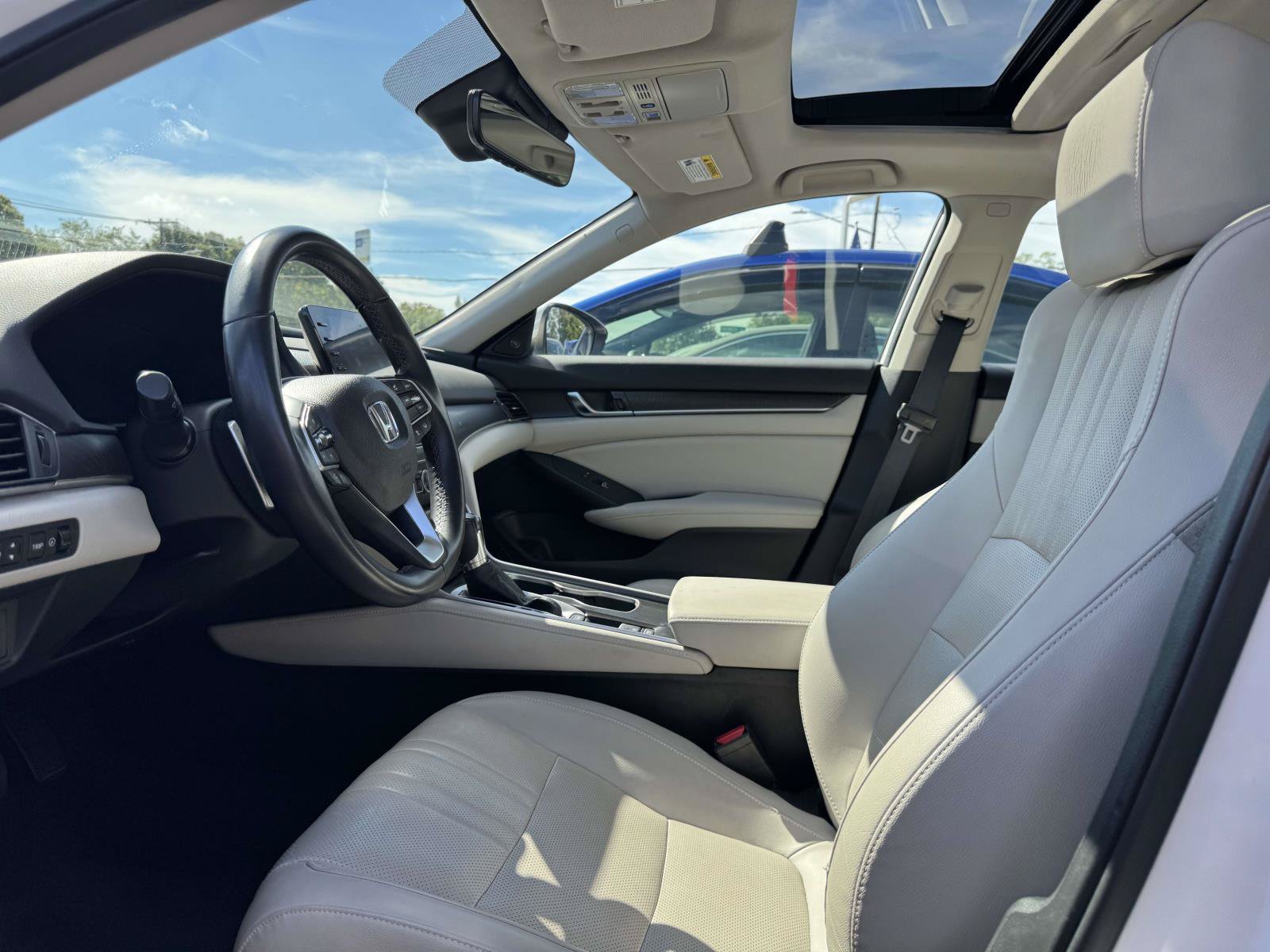 Used 2018 Honda Accord Touring image 12