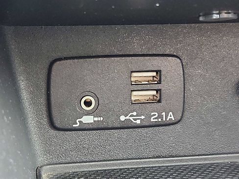 Used 2023 Subaru Forester Premium image 23