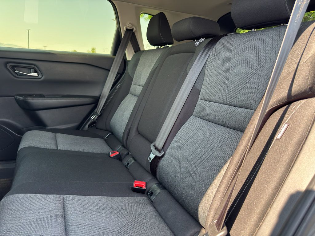 Used 2025 Nissan Rogue SV AWD/4WD image 9