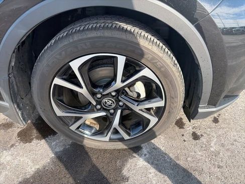 Used 2020 Toyota C-HR XLE image 4