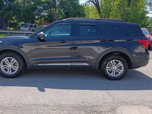 Used 2023 Ford Explorer XLT AWD/4WD image 4