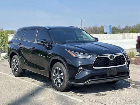 Used 2024 Toyota Highlander XLE AWD/4WD image 22