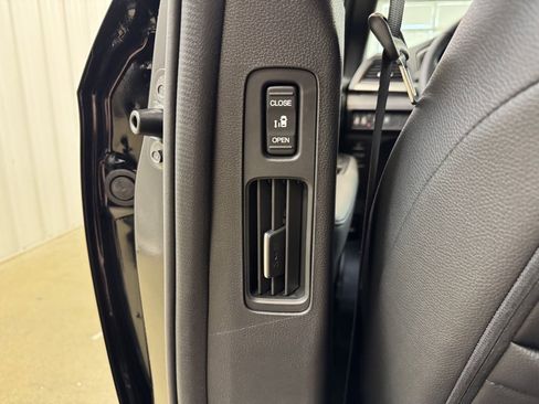 Used 2025 Honda Odyssey Sport-L image 17
