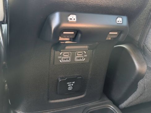 Used 2025 Jeep Wrangler Unlimited Sahara AWD/4WD image 15