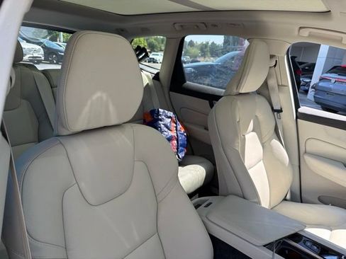 Used 2025 Volvo XC60 T8 Plus w/ Protection Package Premier AWD/4WD image 9