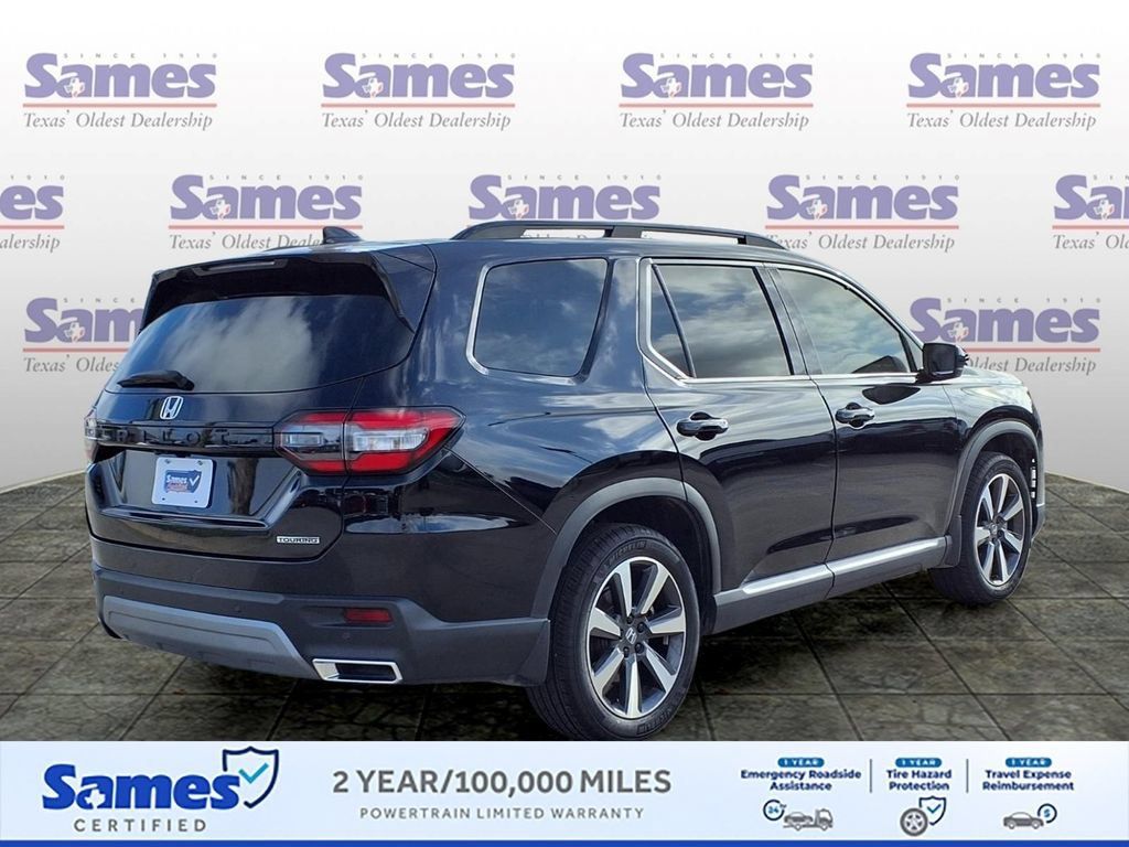 Used 2025 Honda Pilot Touring image 7