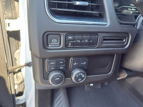 Used 2024 Chevrolet Suburban LT image 14