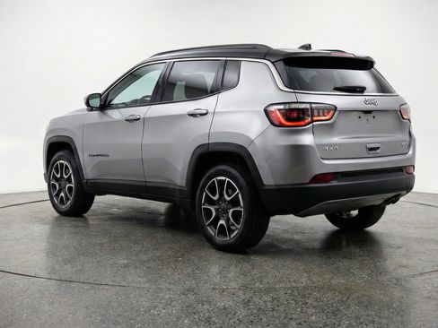 Used 2025 Jeep Compass Trailhawk image 6