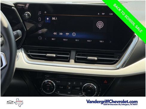 Used 2025 Chevrolet Trax LT w/ LT Convenience Package FWD image 16