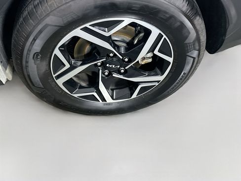 Used 2025 Kia Sportage LX FWD image 11
