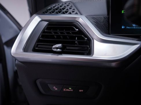 Used 2025 BMW X5 sDrive40i w/ M Sport Package RWD image 19
