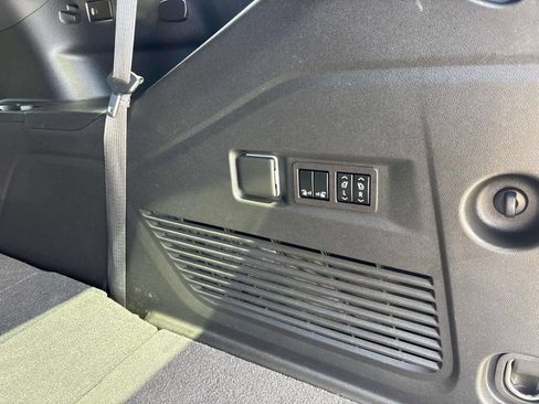 Used 2023 Chevrolet Tahoe Z71 w/ Luxury Package AWD/4WD image 19