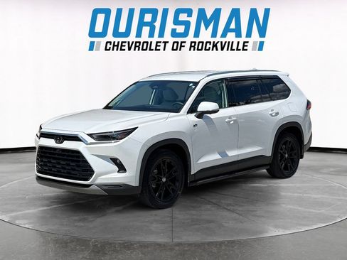 Used 2024 Toyota Grand Highlander AWD image 2