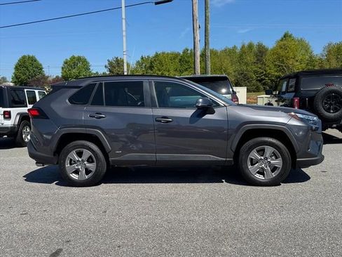 Used 2023 Toyota RAV4 XLE AWD/4WD image 2