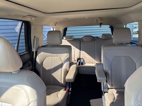 Used 2022 Ford Expedition Limited image 27