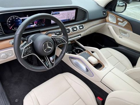 Used 2024 Mercedes-Benz GLE 350 4MATIC w/ AMG Line Exterior image 10