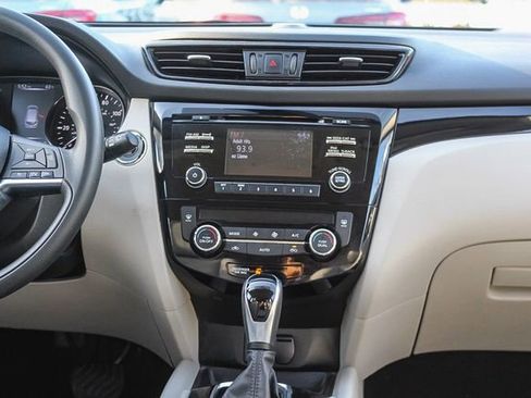 Used 2018 Nissan Rogue Sport SV image 19