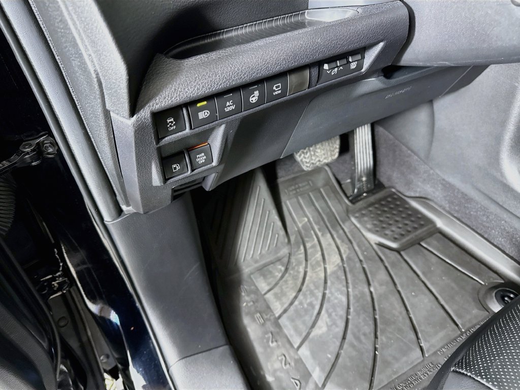 Used 2026 Toyota Sienna Platinum AWD/4WD image 10
