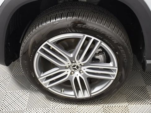 Used 2024 Mercedes-Benz GLS 450 4MATIC image 11