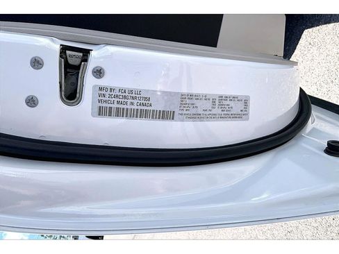 Used 2022 Chrysler Pacifica Touring-L w/ Uconnect Theater Family Group AWD/4WD image 16