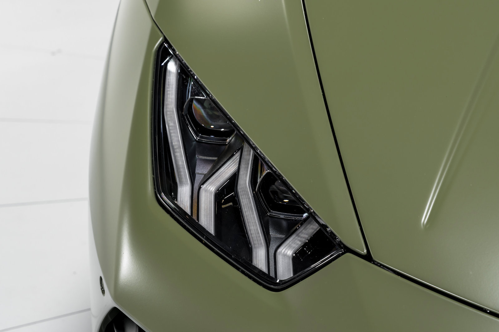 Used 2022 Lamborghini Huracan EVO RWD image 42