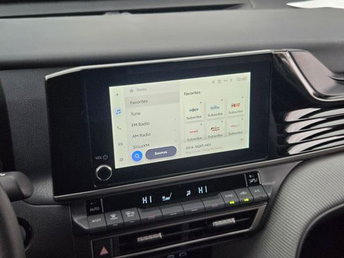 Used 2025 Toyota Camry SE image 17