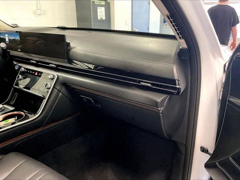 Used 2025 Genesis GV80 2.5T Standard AWD/4WD image 13