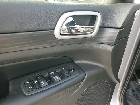 Used 2021 Jeep Grand Cherokee Laredo X image 13