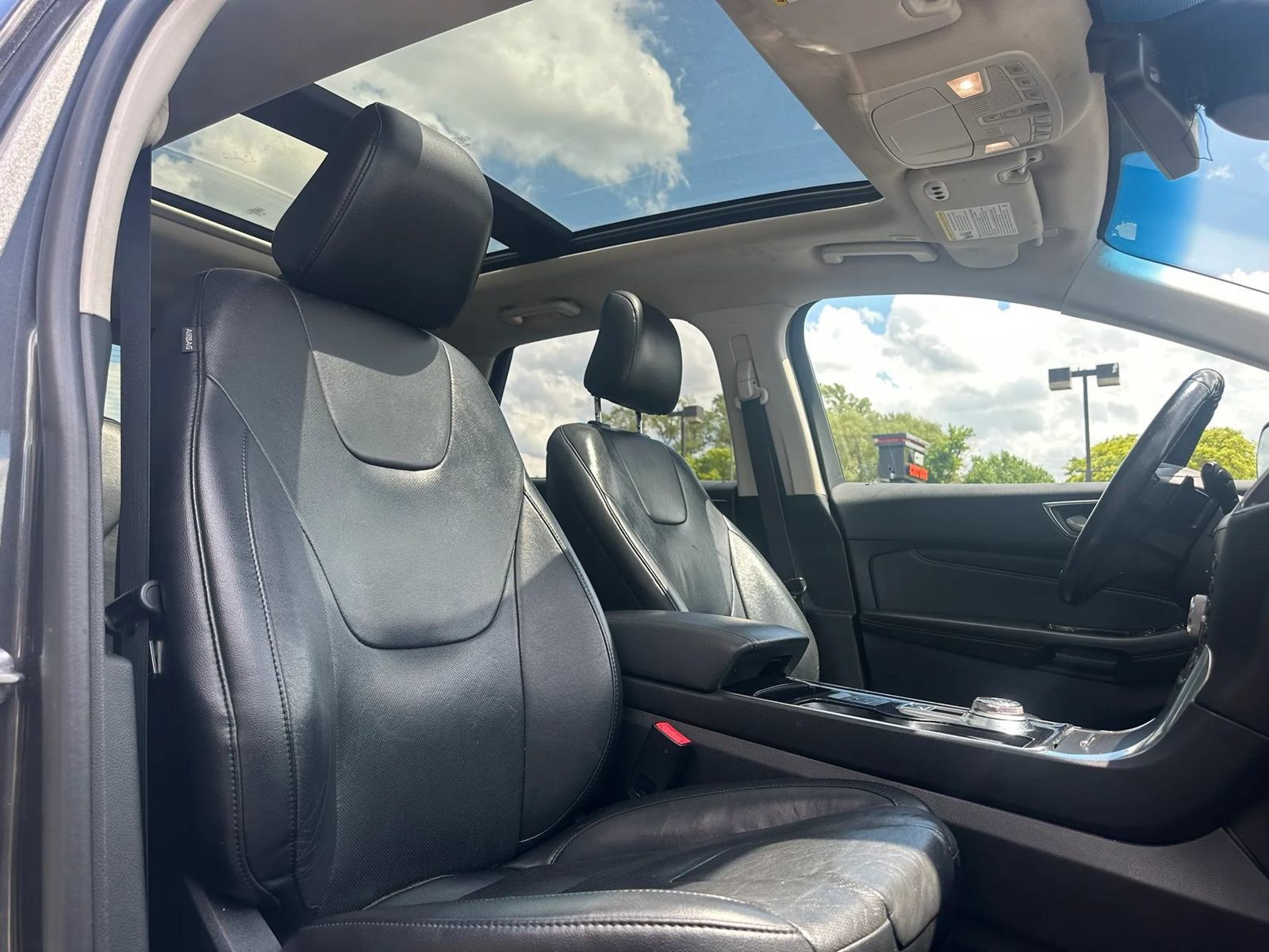 Used 2020 Ford Edge Titanium w/ Equipment Group 301A AWD/4WD image 11